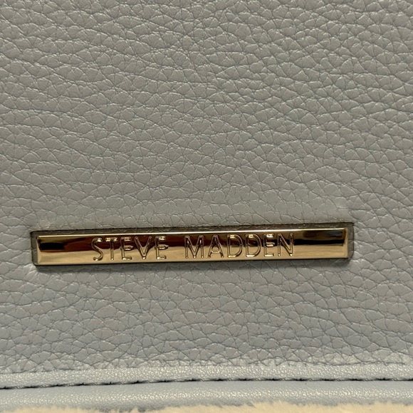 NWT Steve Madden BWEBBER-EL Light Blue Soft Faux Leather Tote w/Adjustable Strap - Picture 3 of 15